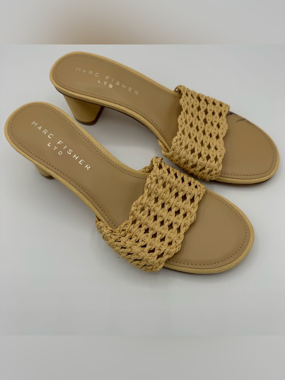 Marc fisher Jazmine Dress Slide Sandal in natural raffia size 8.5 coastal resort